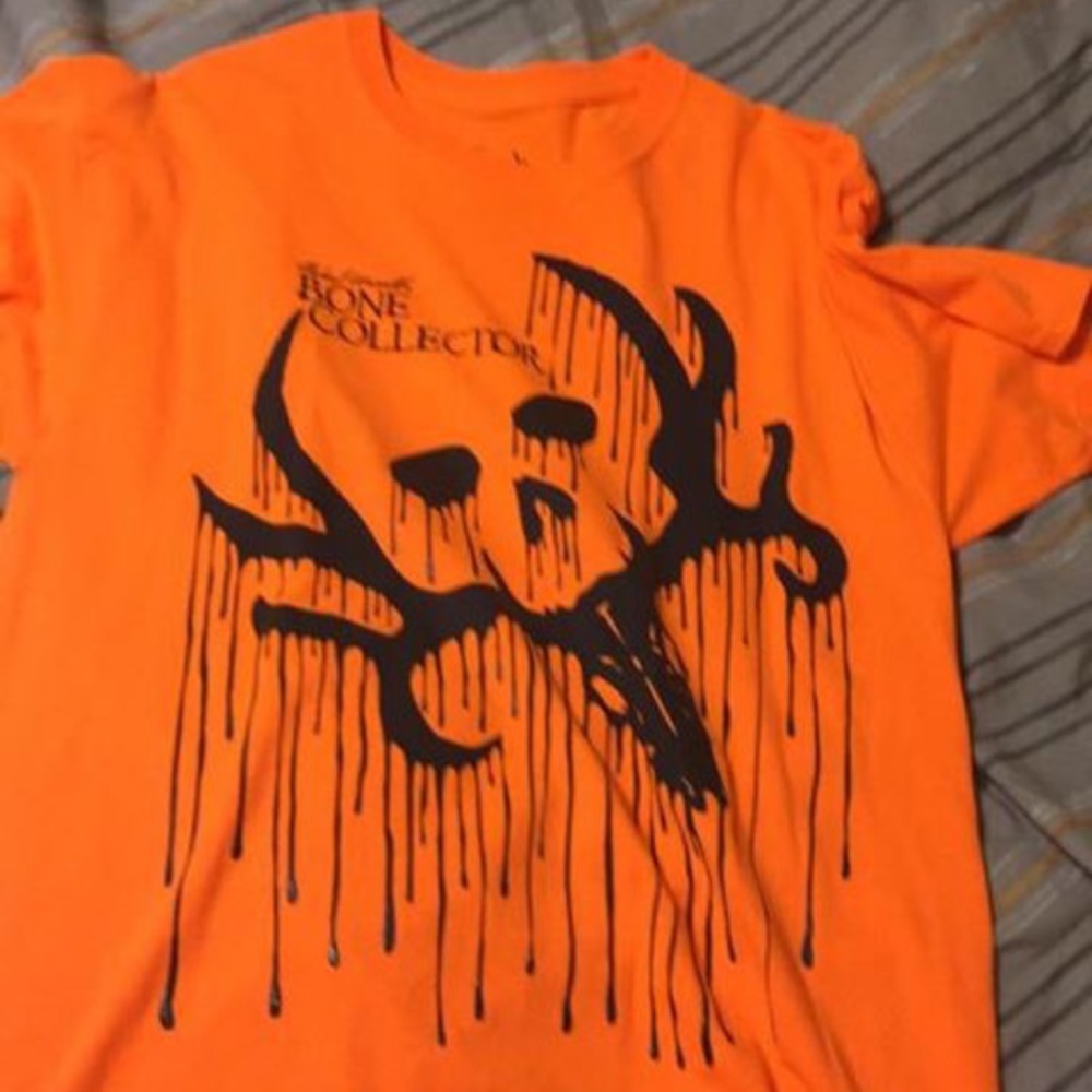 Bone collector men’s short sleeve L $5